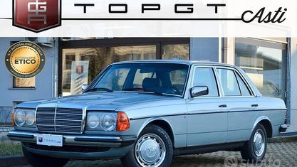 Usata Mercedes 240 72 CV (52 kW) 1982 Blu Berlina