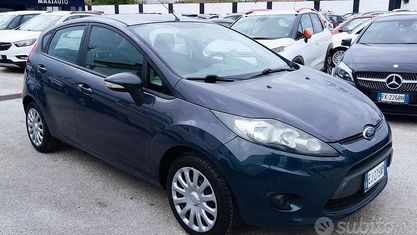 Usata Ford Fiesta 82 CV (60 kW) 2011 Grigio Utilitaria