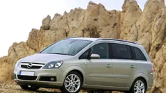 Grigio Usata 2008 Opel Zafira Cosmo Monovolume | 3000 € (Buon prezzo)