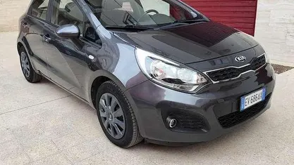 Usata 2014 Kia Rio Active Tre volumi | 5300 € (Buon prezzo)