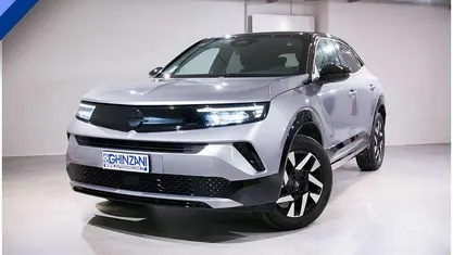 Usata Opel Mokka 131 CV (96 kW) 2025 Grigio / tetto nero SUV