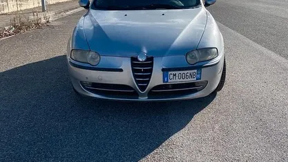 Usata Alfa Romeo 147 Distinctive 115 CV (84 kW) 2004 Argento Utilitaria