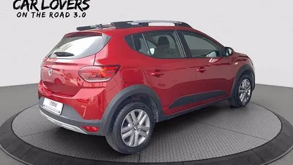 Rosso Usata 2021 Dacia Sandero Comfort Due volumi | 13.490 € (Buon prezzo)