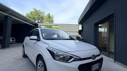 Usata Hyundai i20 Comfort 75 CV (55 kW) 2018 Bianco Berlina