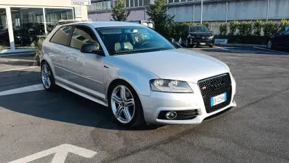 Usata Audi A3 Attraction 170 CV (125 kW) 2010 Grigio Utilitaria