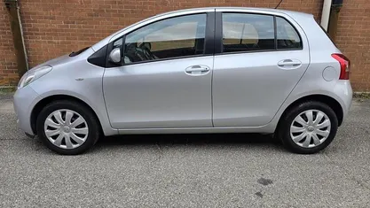 Grigio Usata 2007 Toyota Yaris Sol Tre volumi | 4500 € (Buon prezzo)