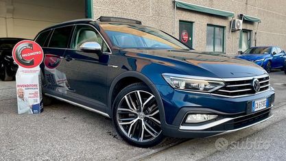 Usata VW Passat 240 CV (176 kW) 2020 Blu Station wagon