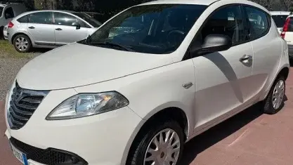 Usata Lancia Ypsilon 80 CV (58 kW) 2013 Bianco Utilitaria