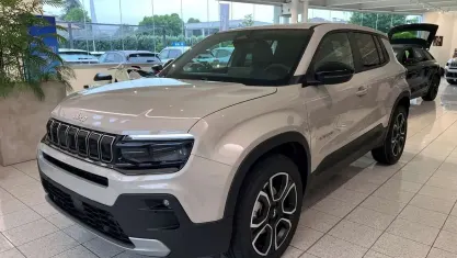 Nuova Jeep Avenger Summit 110 CV (80 kW) 2025 Grigio SUV