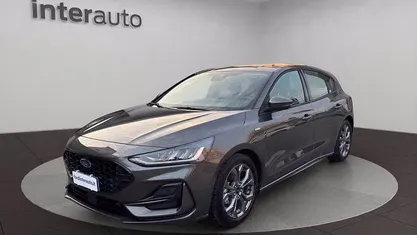 Grigio metallizzato Usata 2024 Ford Focus ST-Line Tre volumi | 22.990 € (Buon prezzo)