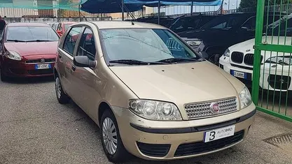 Oro Usata 2010 Fiat Punto Active Due volumi | 2300 € (Ottimo prezzo)