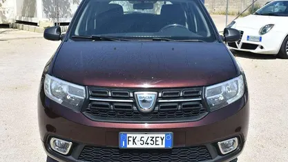 Rosso Usata 2017 Dacia Sandero Lauréate Due volumi | 6500 € (Buon prezzo)