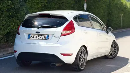 Usata Ford Fiesta 60 CV (44 kW) 2013 Bianco Berlina