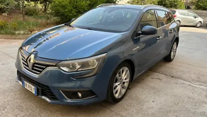 Usata Renault Mégane GrandTour Intens 110 CV (80 kW) 2017 Blu Station wagon