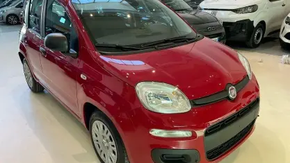Nuova Fiat Panda Icon 69 CV (50 kW) 2025 Rosso Utilitaria