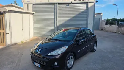 Usata Peugeot 207 68 CV (50 kW) 2011 Marrone Berlina