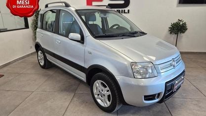 Usata Fiat Panda Climbing 60 CV (44 kW) 2009 Argento Utilitaria