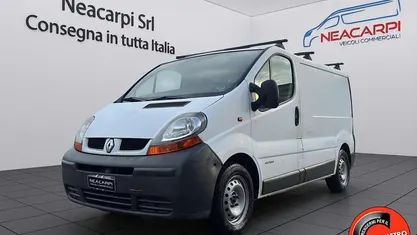 Bianco Usata 2003 Renault Trafic Monovolume | 2500 €