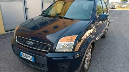 Usata Ford Fusion 76 CV (55 kW) 2010 Bluazzurro Utilitaria