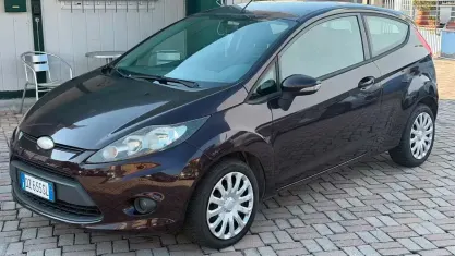 Usata Ford Fiesta Titanium 68 CV (50 kW) 2010 Viola Berlina