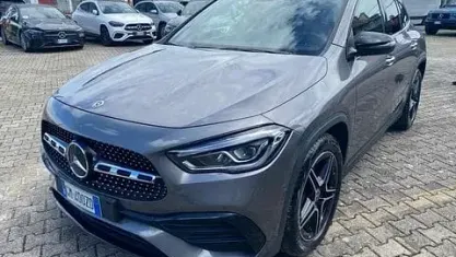 Käytetty Mercedes GLA200 Premium 150 HP (110 kW) 2023 Harmaa Katumaasturi