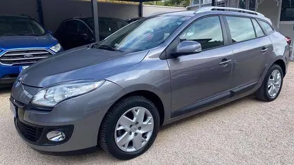Grigio Usata 2013 Renault Mégane III Station wagon | 4999 € (Buon prezzo)