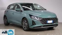 Verde Usata 2024 Hyundai i20 Due volumi | 15.800 € (Buon prezzo)