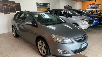 Usata Opel Astra Cosmo 140 CV (102 kW) 2013 Station wagon