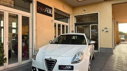 Bianco Usata 2010 Alfa Romeo Giulietta Distinctive Tre volumi | 5490 € (Buon prezzo)
