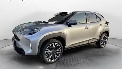 Begagnad Toyota Yaris Cross Lounge 116 HK (85 kW) 2022 Silver SUV