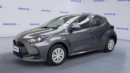 Begagnad Toyota Yaris Hybrid Active 172 HK (126 kW) 2022 Svart Halvkombi