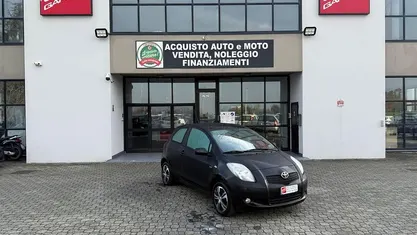 Grigio Usata 2007 Toyota Yaris Berlina | 2900 € (Buon prezzo)