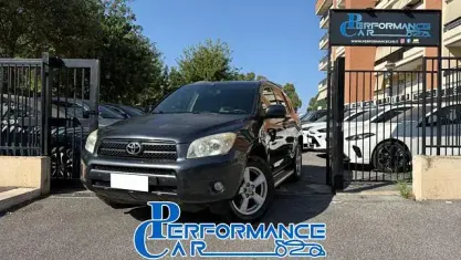 Usata Toyota RAV4 Sol 136 CV (100 kW) 2008 Argento metallizzato SUV