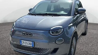 Grigio Usata 2023 Fiat 500e Icon Tre volumi | 17.900 € (Buon prezzo)