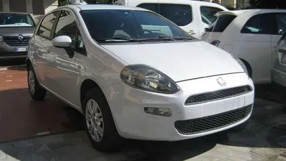 Usata Fiat Punto Easy 77 CV (56 kW) 2012 Bianco metallizzato Utilitaria