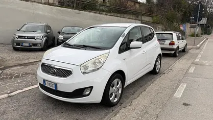 Usata Kia Venga 90 CV (66 kW) 2011 Bianco Utilitaria