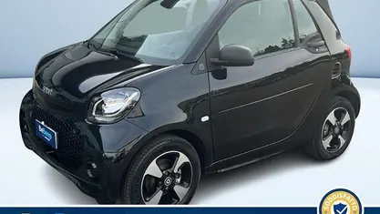 Usata Smart ForTwo Electric Drive Passion 60 kW (82 CV) 2021 Nero pastello Cabrio