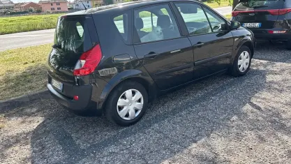 Usata Renault Scénic II 106 CV (77 kW) 2008 Nero Monovolume