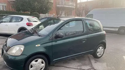Verde Usata 2002 Toyota Yaris Sol Tre volumi | 1650 € (Ottimo prezzo)