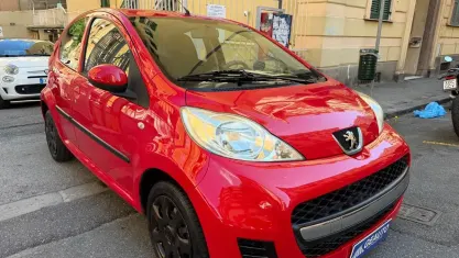 Usata Peugeot 107 68 CV (50 kW) 2009 Rosso Utilitaria