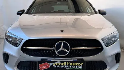 Usata Mercedes A180 116 CV (85 kW) 2022 Grigio metallizzato Berlina