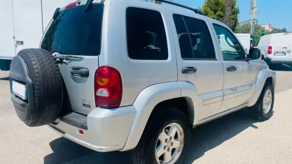 Usata Jeep Cherokee Limited 150 CV (110 kW) 2004 Grigio SUV