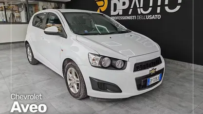 Usata Chevrolet Aveo LT 75 CV (55 kW) 2013 Bianco Berlina