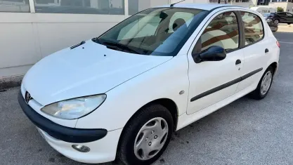 Usata Peugeot 206 75 CV (55 kW) 2000 Bianco Berlina