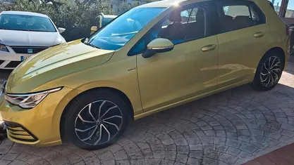 Usata VW Golf VII Life 110 CV (80 kW) 2021 Giallo Utilitaria