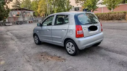 Usata Kia Picanto 65 CV (47 kW) 2007 Grigio Utilitaria