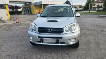Usata Toyota RAV4 116 CV (85 kW) 2005 Grigio SUV