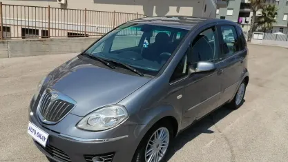 Usata Lancia Musa Gold 95 CV (69 kW) 2011 Grigio Monovolume