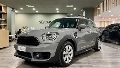 Usata Mini One Countryman 102 CV (75 kW) 2020 Grigio SUV