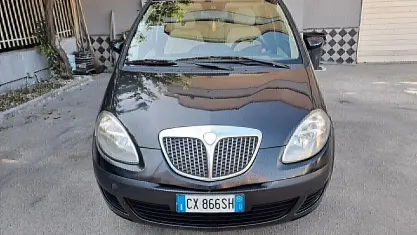 Usata Lancia Musa 101 CV (74 kW) 2005 Grigio Monovolume